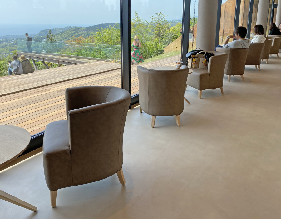 Microverlay®, Betonharzboden geringer Dicke mit Nocciola Feinbearbeitung. Café 321 Komuroyama, Japan. Projekt: Ishii Architect & Associates. 06