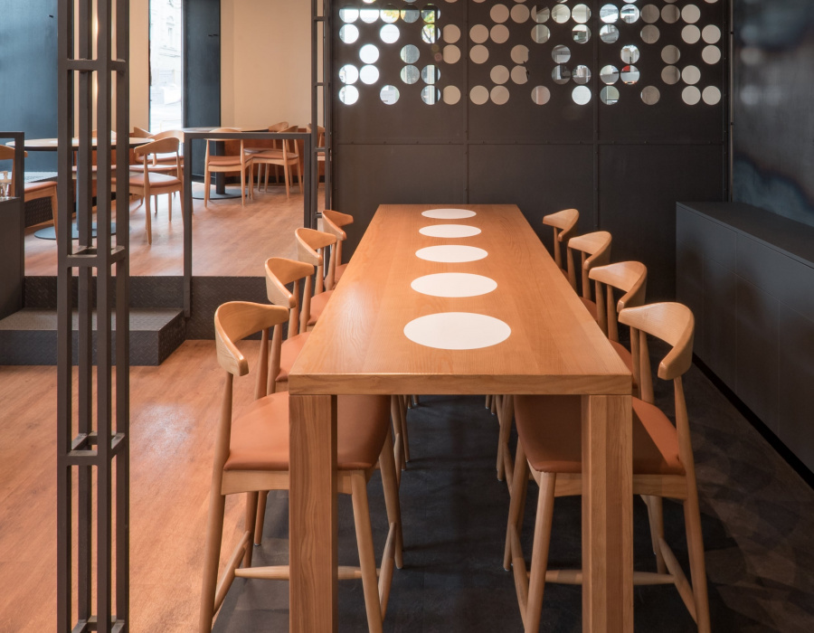 Oxydecor®, rivestimento verticale effetto Corten. Ristorante U Tellerù, Praga. Progetto: 20-20 Architekti. 07