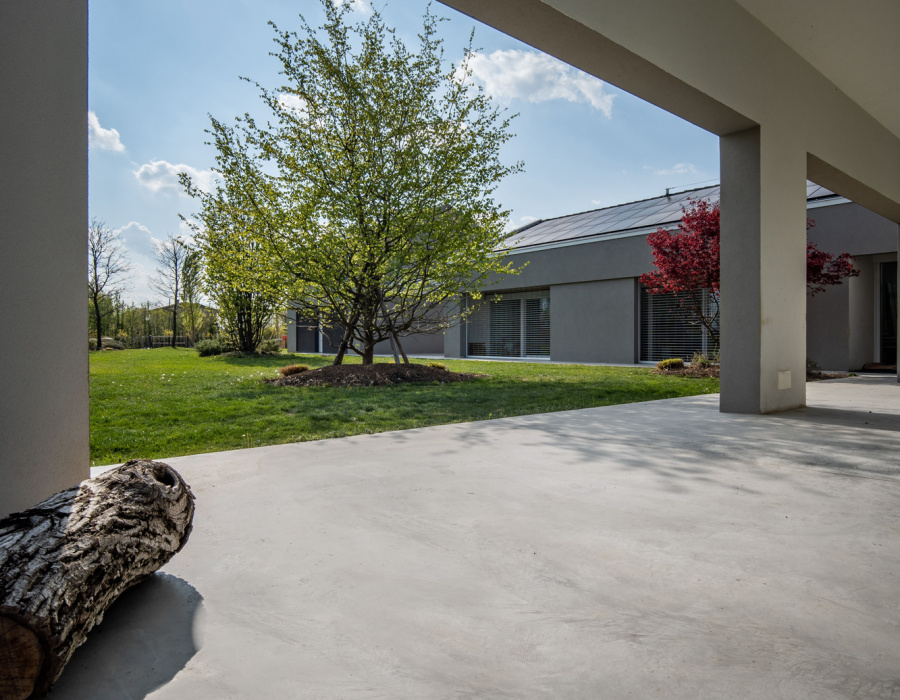 Deco Nuvolato, nuvolato effect floor with light gray finish. Private villa, Breda di Piave (Italy). Project: Folla Progetti