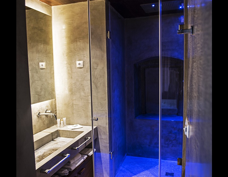 montenegro-boka-bay-spa-luxury-hotel-interior-design-microverlay-isoplam bedroom