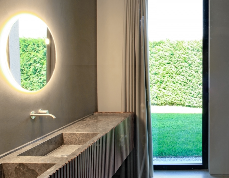 Pavilux® Overlay, dekorativer Boden mit geringer Dicke und Silver Oberfläche. Private Villa, Strà, Italien. Projekt: MIDE Architetti. 12