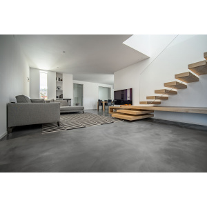 Microverlay - Harzbetonboden mit geringer Dicke - private Wohnung - Studio Stocco Architetti