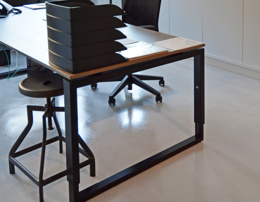 scrivania-arredo-ufficio-pavimento