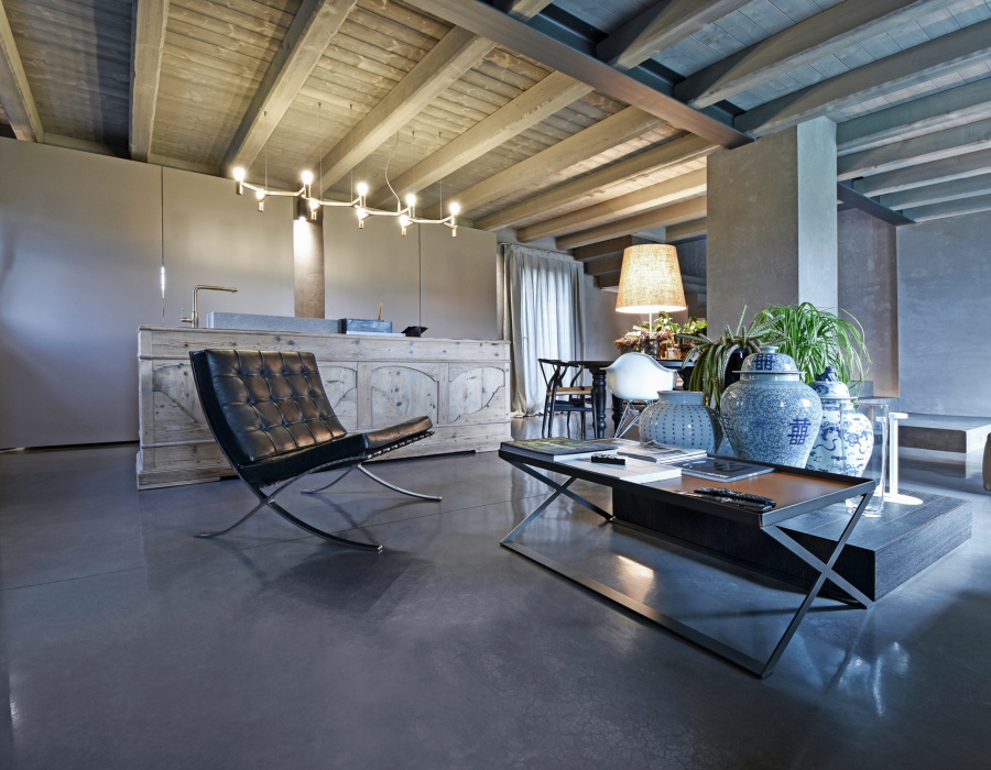 Skyconcrete®, Geringe Dicke Nuvolato Boden mit dark gray Oberfläche. Zeitgenössisches Landhaus, Breda di Piave (Italien). Projekt: Factory Progetto Unico